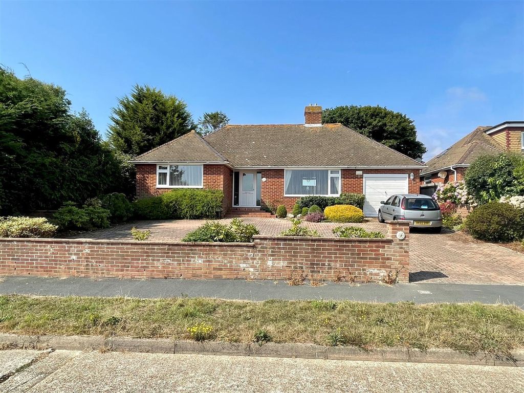 2 bed detached bungalow for sale in Meadow Way, Fairlight, Hastings