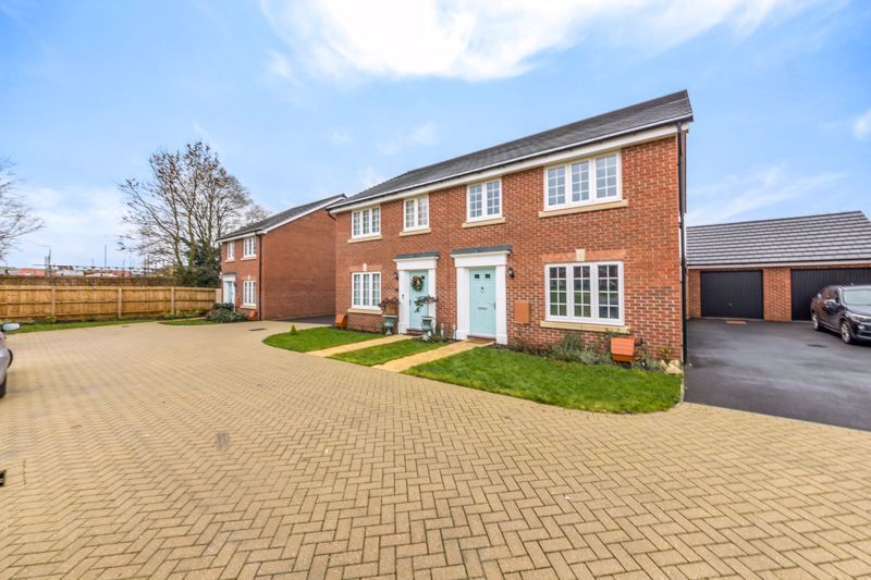 4 bed semidetached house for sale in Bellingham Gardens, Houghton
