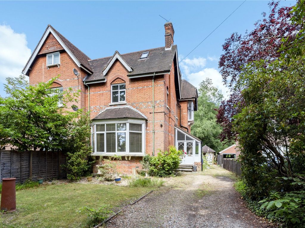 5 bed semidetached house for sale in Gally Hill Road, Fleet GU52, £