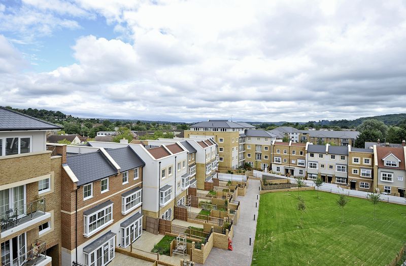 1 bed flat to rent in Flambard Way, Godalming GU7, £1,250 pcm Zoopla