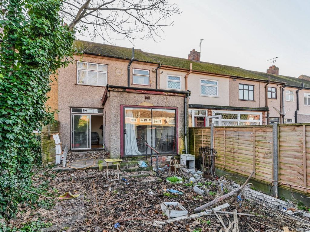 3 bed property for sale in Chesterton Road, Stratford, London E13, £