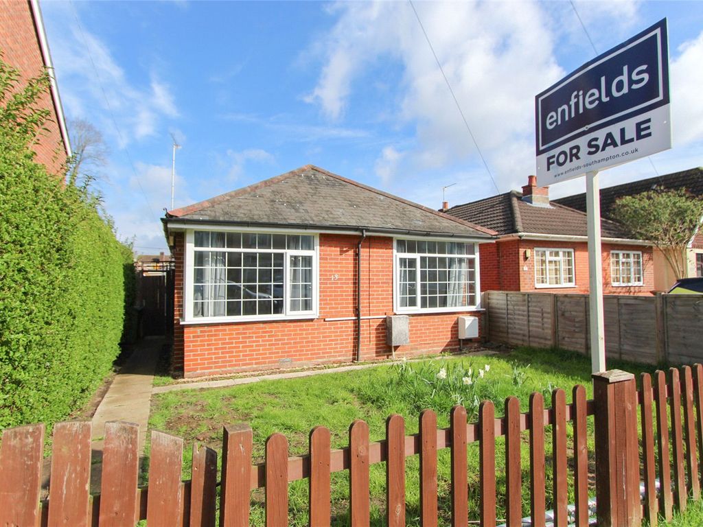 3 bed bungalow for sale in Victoria Road, Eastleigh, Hampshire SO50