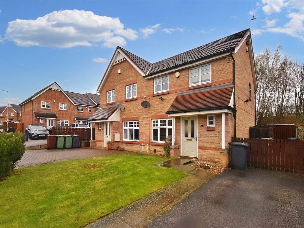 3 bed semidetached house for sale in Tavistock Park, Leeds, West