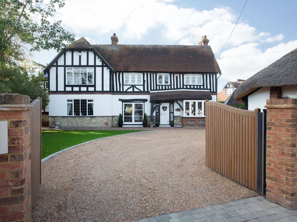 6 bed detached house for sale in Chestfield Road, Chestfield CT5, £