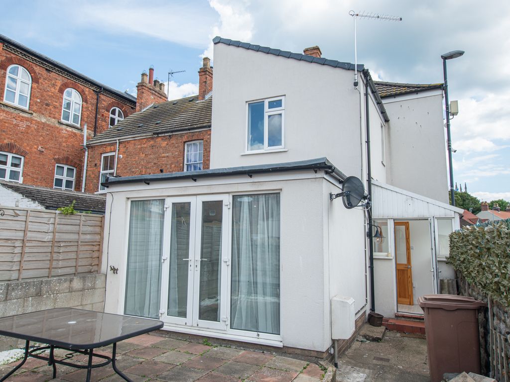 3 bed flat to rent in Market Place, Hornsea HU18, £675 pcm Zoopla