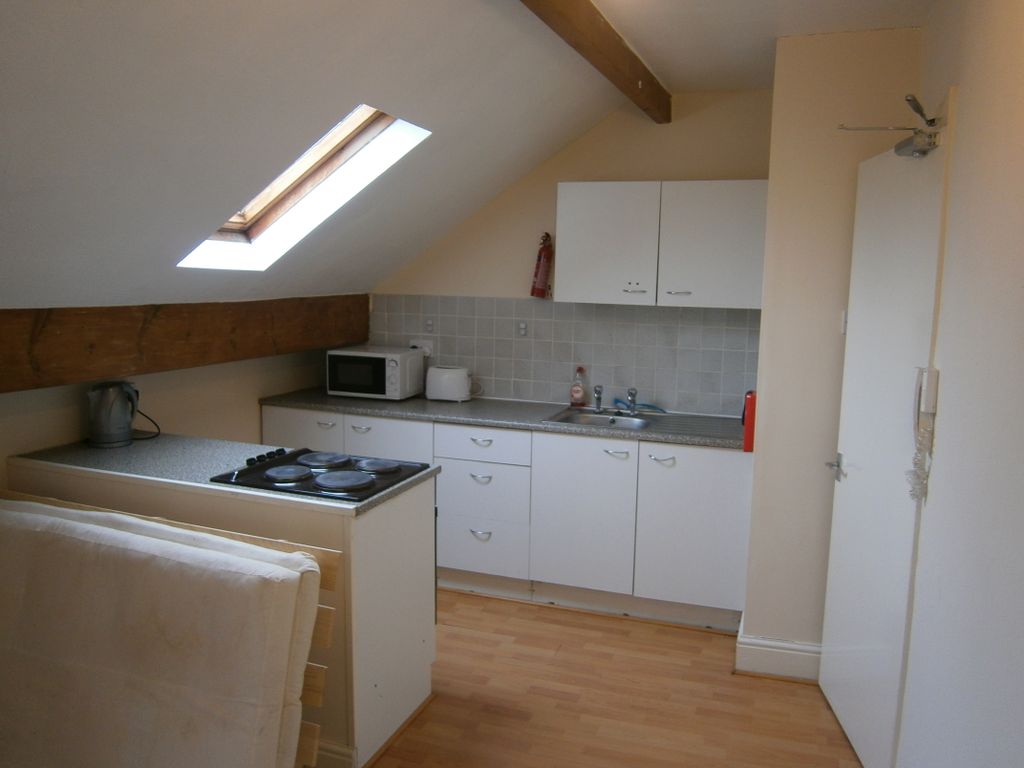 1 bed flat to rent in Grange Avenue, Chapeltown, Leeds LS7 Zoopla