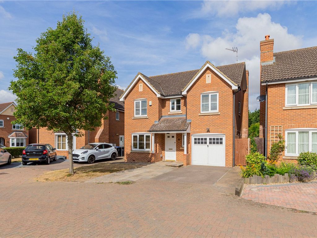 4 bed detached house for sale in Daffodil Close, Hatfield