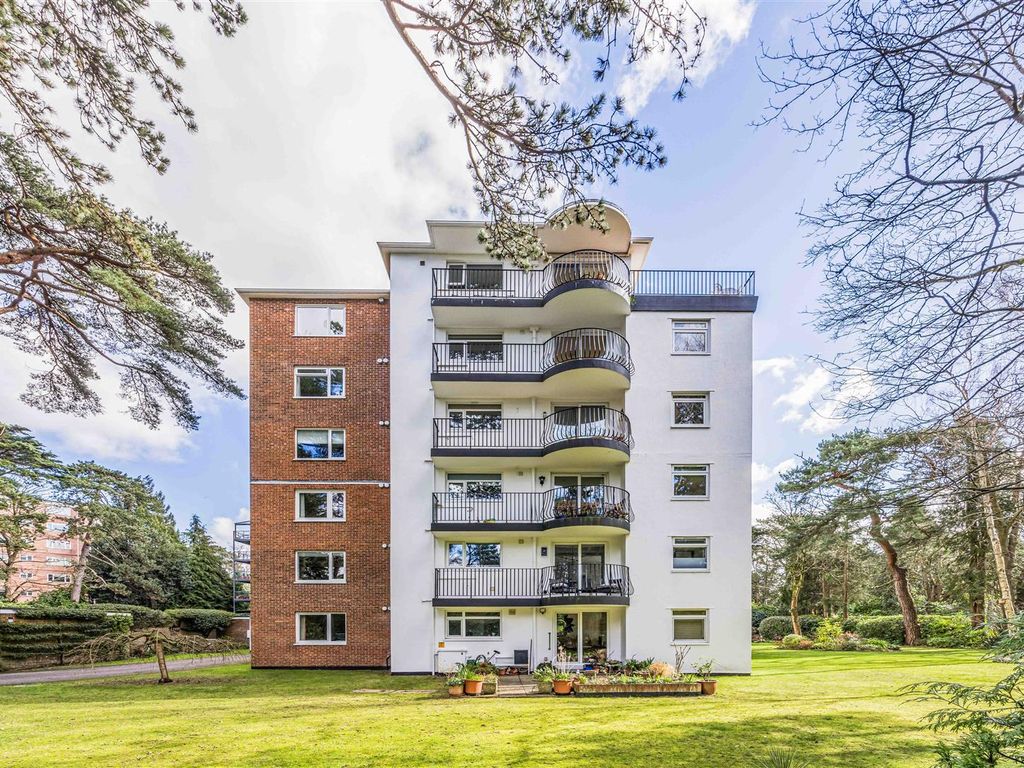 3 bed flat for sale in The Avenue, Westbourne, Bournemouth BH13, £