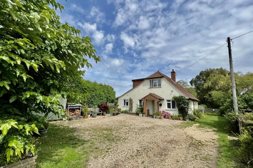 4 bed bungalow for sale in Sopley, Christchurch BH23 Zoopla