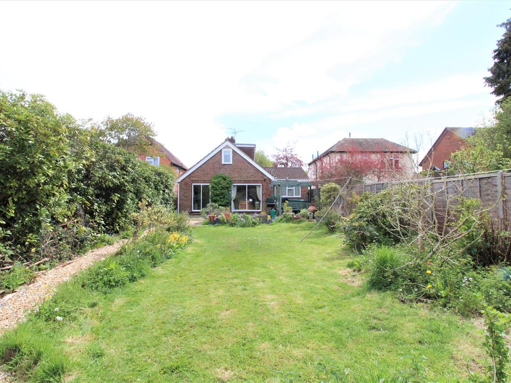 4 bed property for sale in Aldershot Road, Fleet GU51 Zoopla
