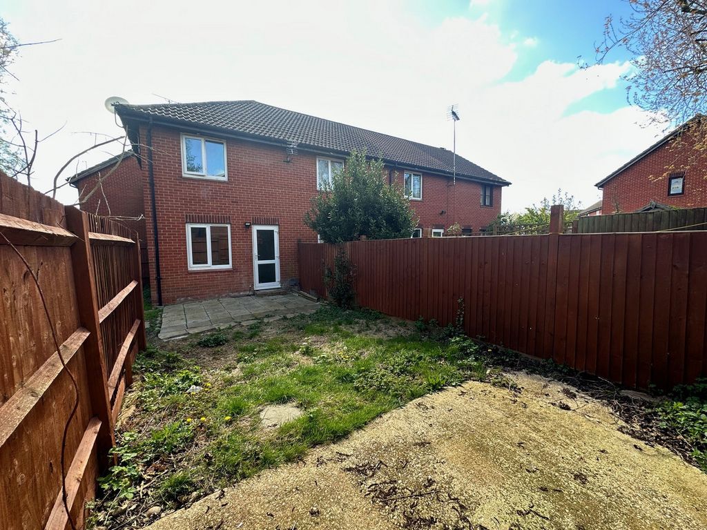 3 bed terraced house for sale in Worcester Drive, Didcot OX11, £295,000