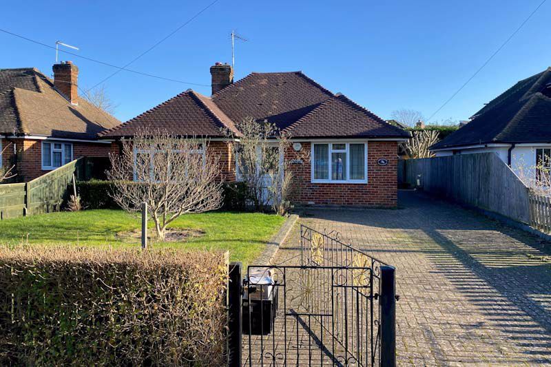 2 bed detached bungalow for sale in Chequers Lane, Prestwood, Great