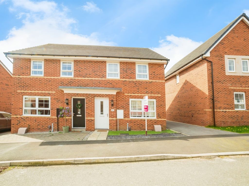 3 bed semidetached house for sale in Carrs Avenue, Cudworth, Barnsley