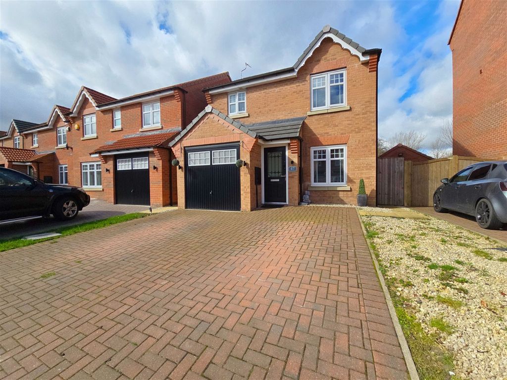 3 bed detached house for sale in Hawthorne Avenue, Barnsley S71, £