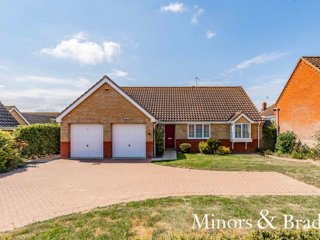 3 bed detached bungalow for sale in Fordson Way, Carlton Colville