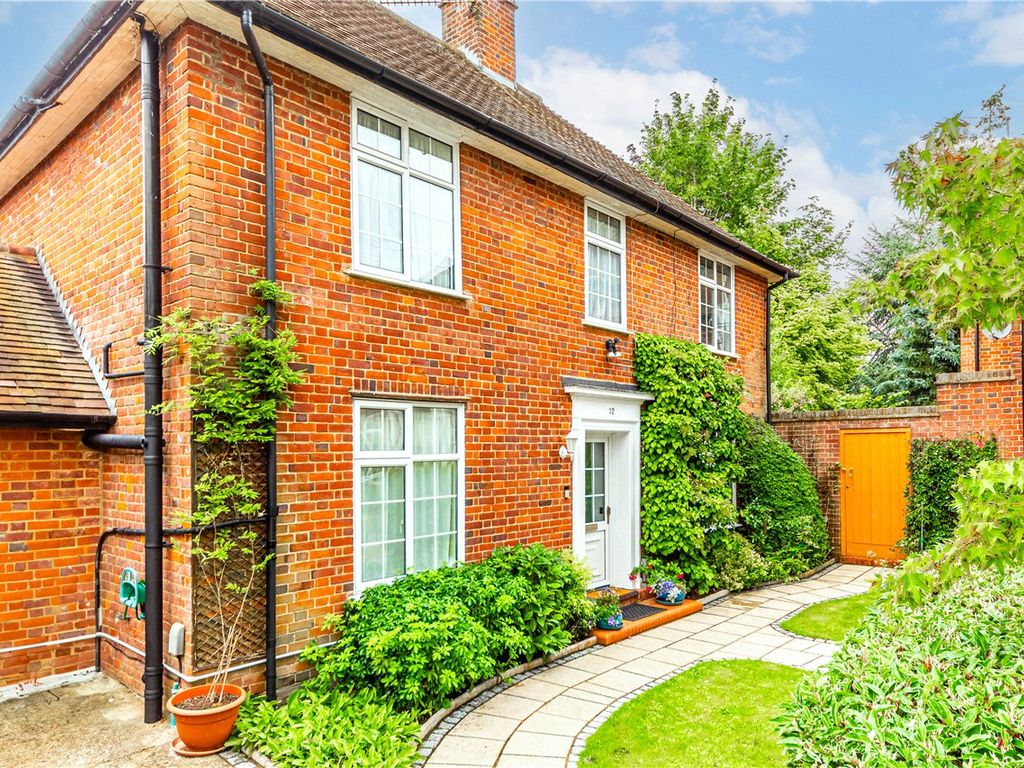 4 bed detached house for sale in The Valley Green, Welwyn Garden City, Hertfordshire AL8, £