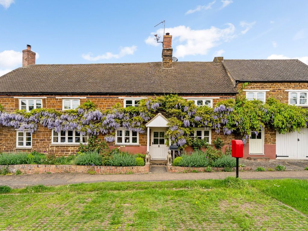 4 bed detached house for sale in Moreton Pinkney, Daventry NN11, £