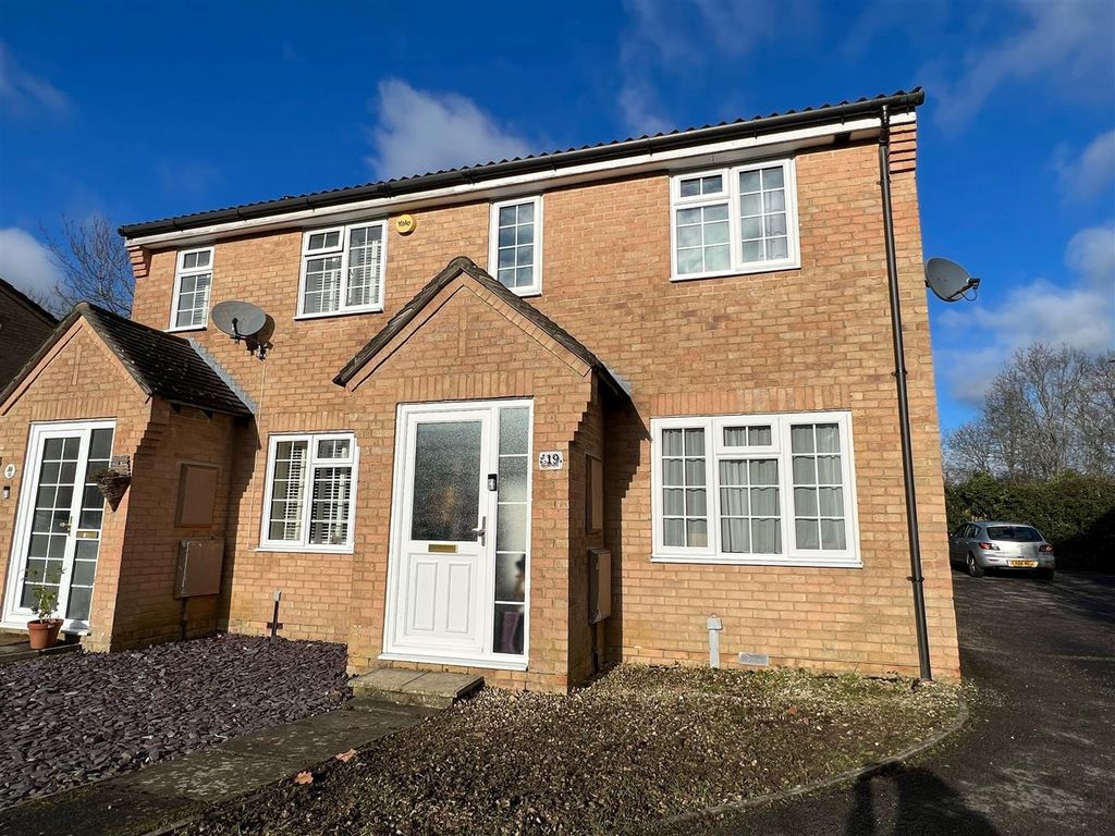 3 bed semidetached house for sale in Alderwood, Chineham, Basingstoke