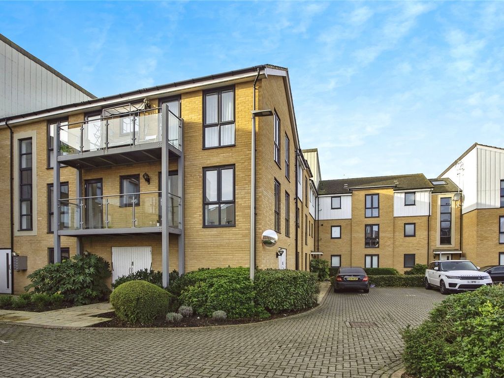 2 bed flat for sale in Fairlane Drive, South Ockendon, Essex RM15, £