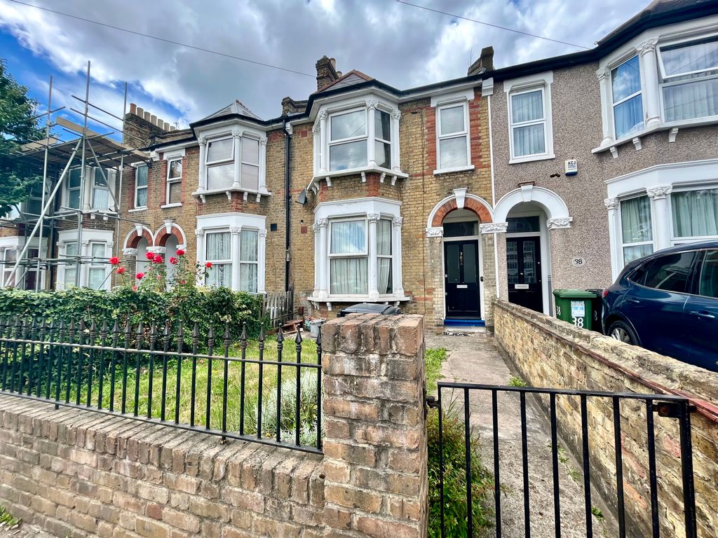 1 bed flat for sale in Laleham Road, London SE6, £250,000 Zoopla