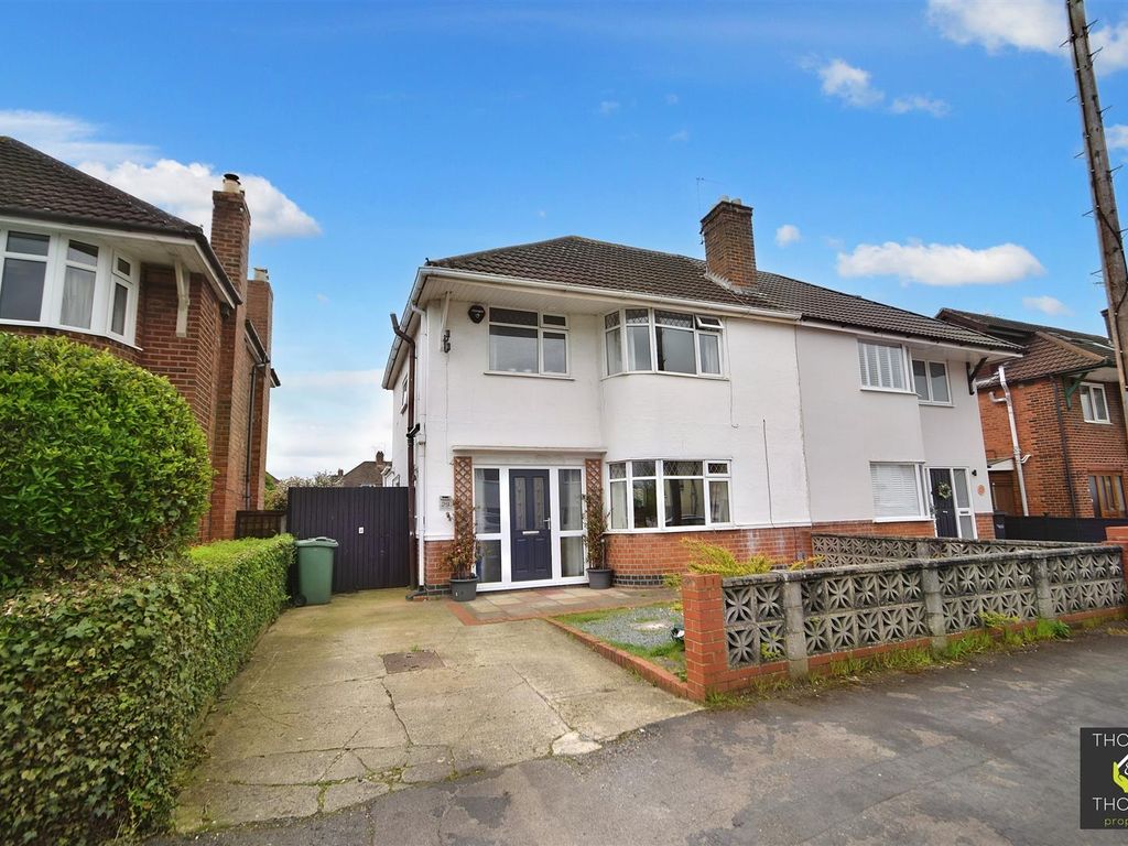 3 bed semidetached house for sale in Kingscroft Road, Hucclecote