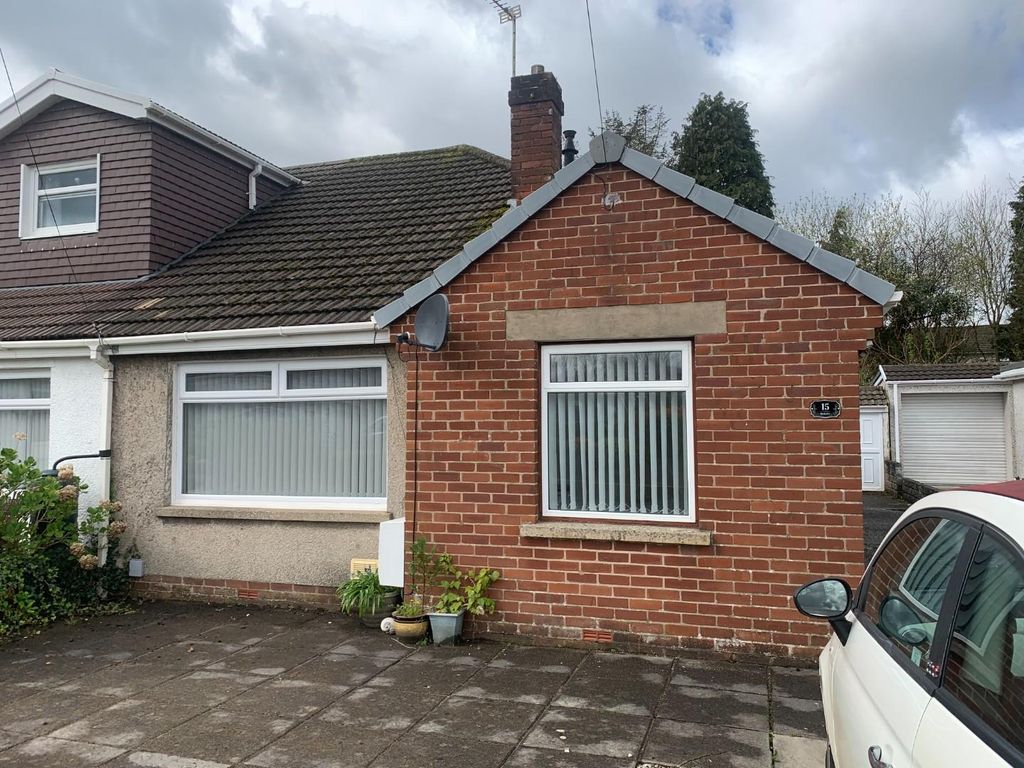 2 bed bungalow to rent in Felindre Avenue, Pencoed, Bridgend CF35, £850