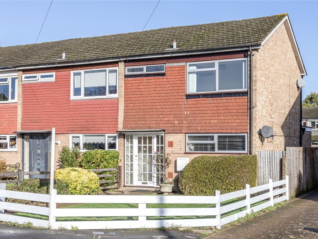 3 bed detached house for sale in Addlestone, Surrey KT15, £375,000 Zoopla