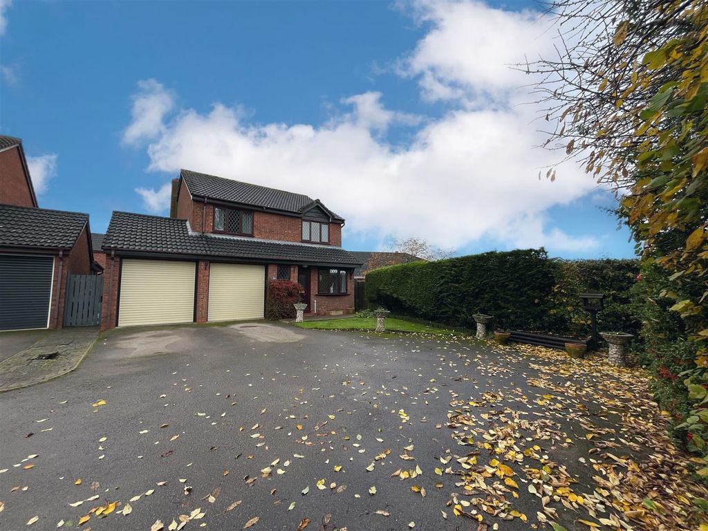 4 bed detached house for sale in Camelot Way, Narborough, Leicester