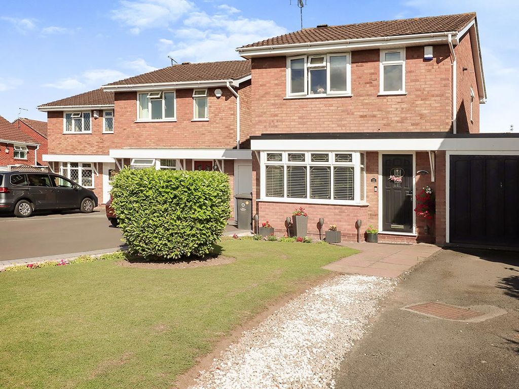 3 bed linkdetached house for sale in Canterbury Drive, Perton