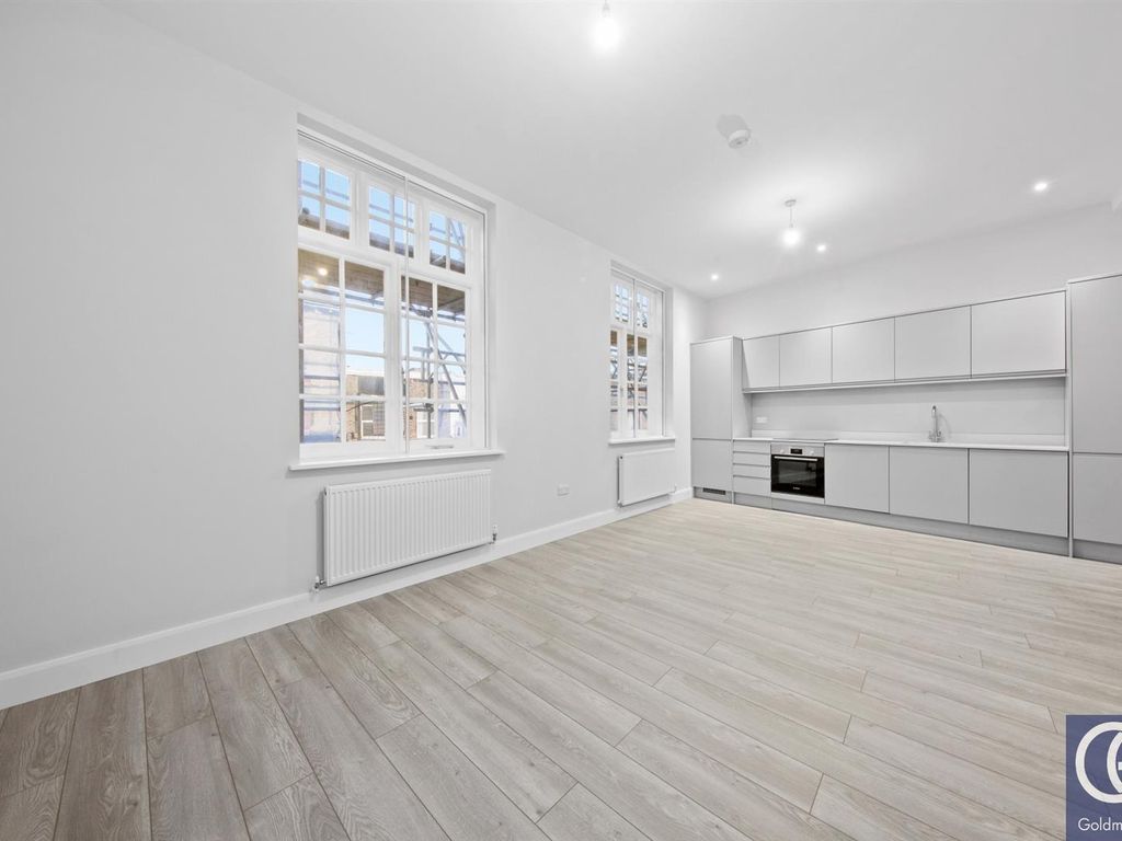 2 bed flat to rent in London Road, Enfield EN2 Zoopla