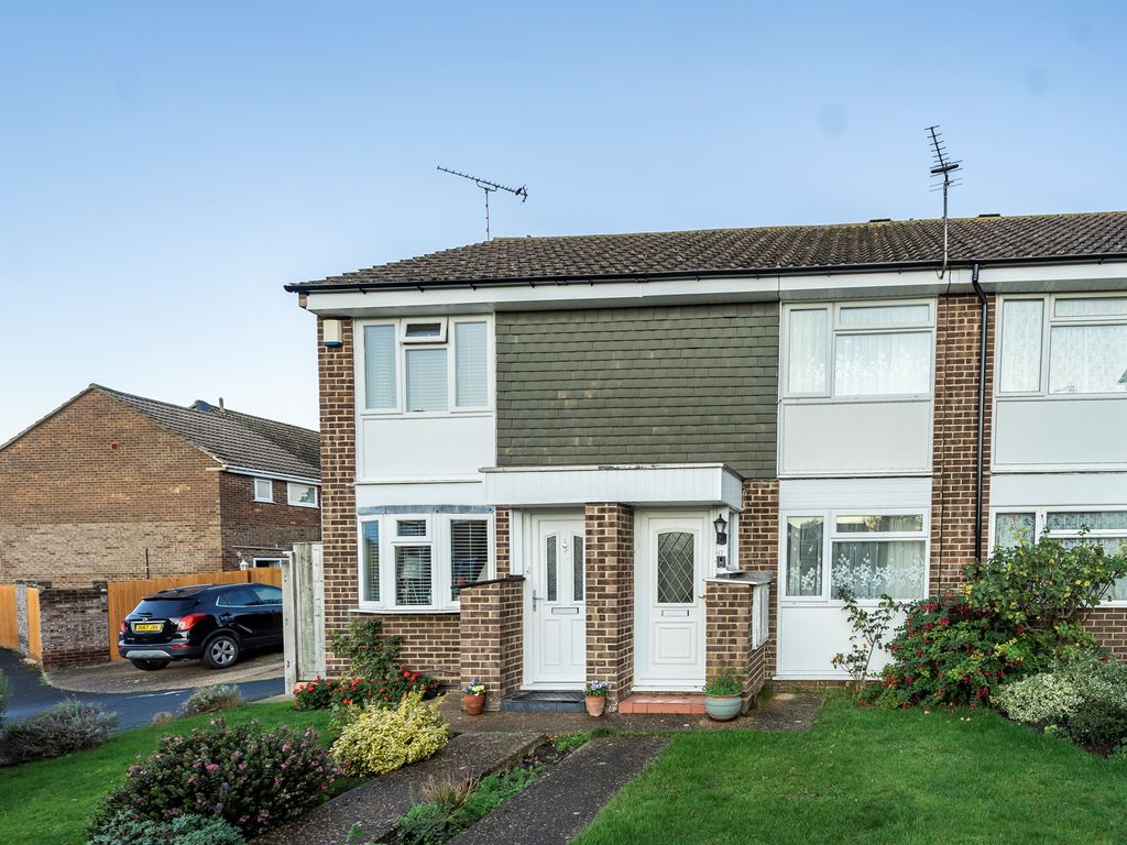 2 bed terraced house for sale in Overstrand, Aston Clinton, Aylesbury
