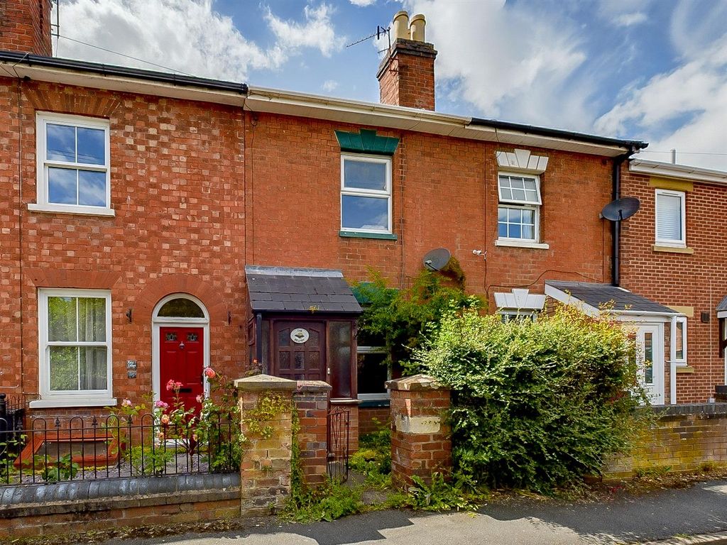 2 bed terraced house for sale in Merton Road, Malvern WR14, £175,000