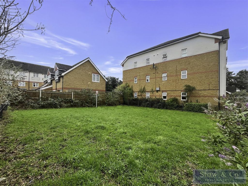 Land for sale in Marryat Close, Hounslow TW4, £135,000 Zoopla