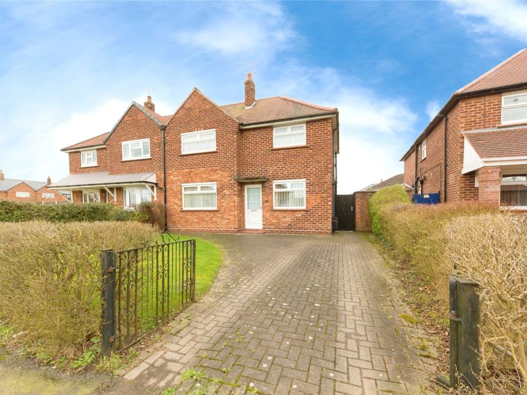 3 bed semidetached house for sale in Moreton Road, Crewe, Cheshire CW2