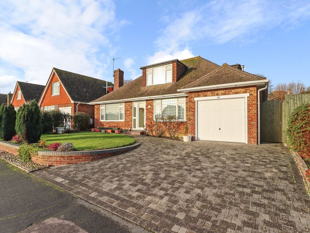 3 bed bungalow for sale in Cowdray Park Road, Bexhill On Sea TN39, £