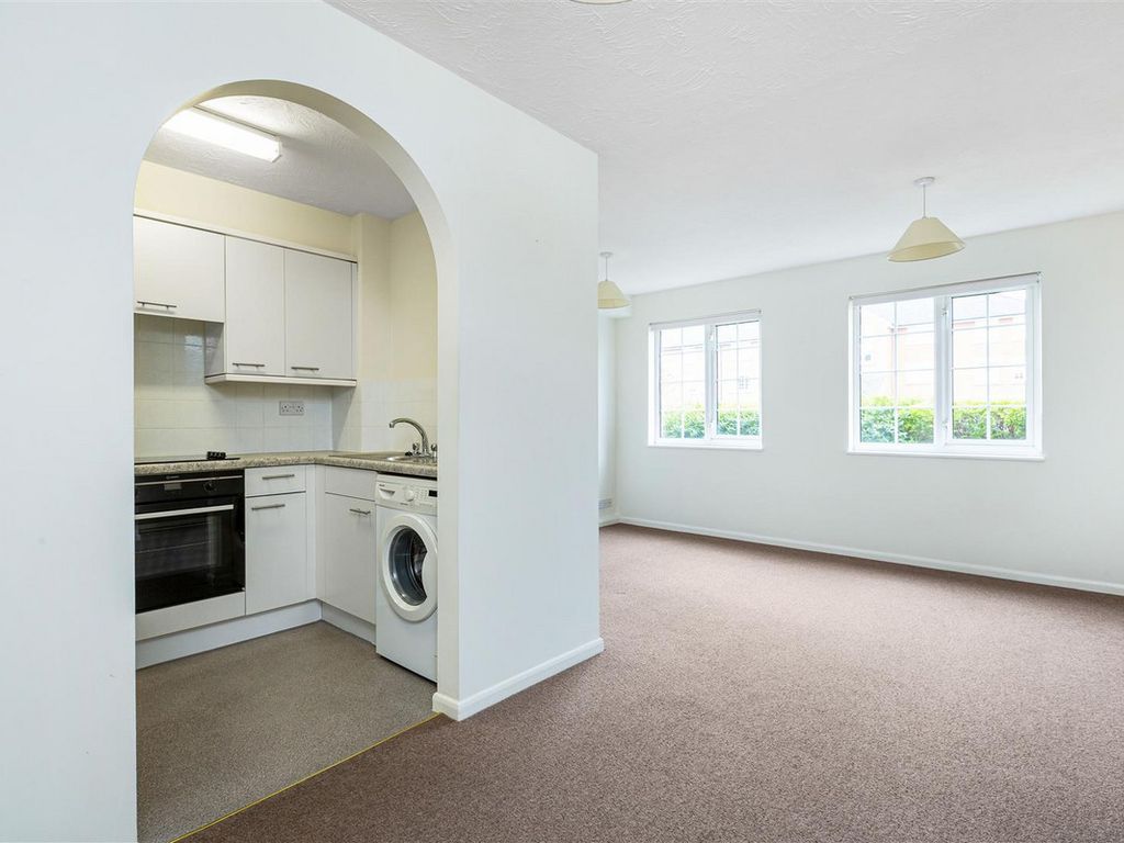 1 bed flat to rent in Sigrist Square, Kingston Upon Thames KT2, £1,500