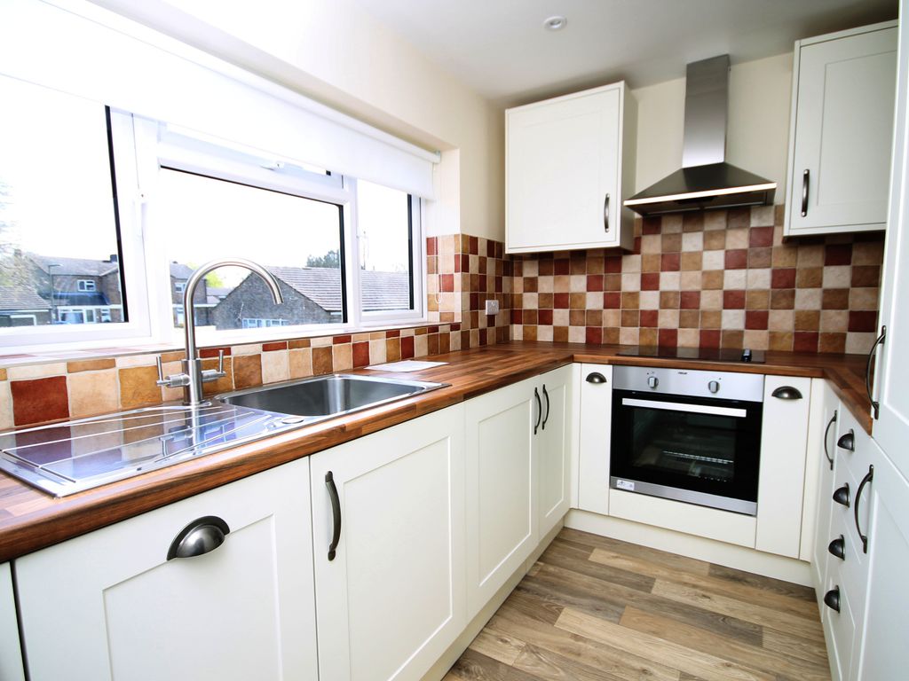 1 bed flat to rent in Edenside Road, Great Bookham KT23, £995 pcm Zoopla