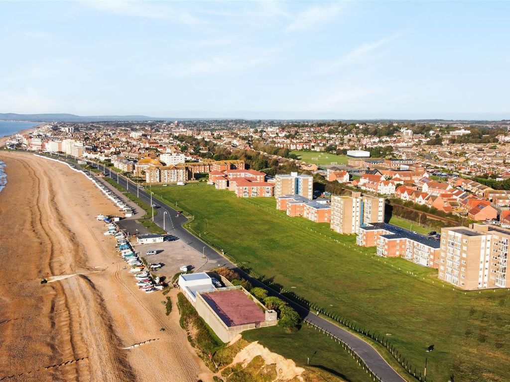 2 bed flat for sale in Sutton Place, BexhillOnSea TN40, £260,000 Zoopla