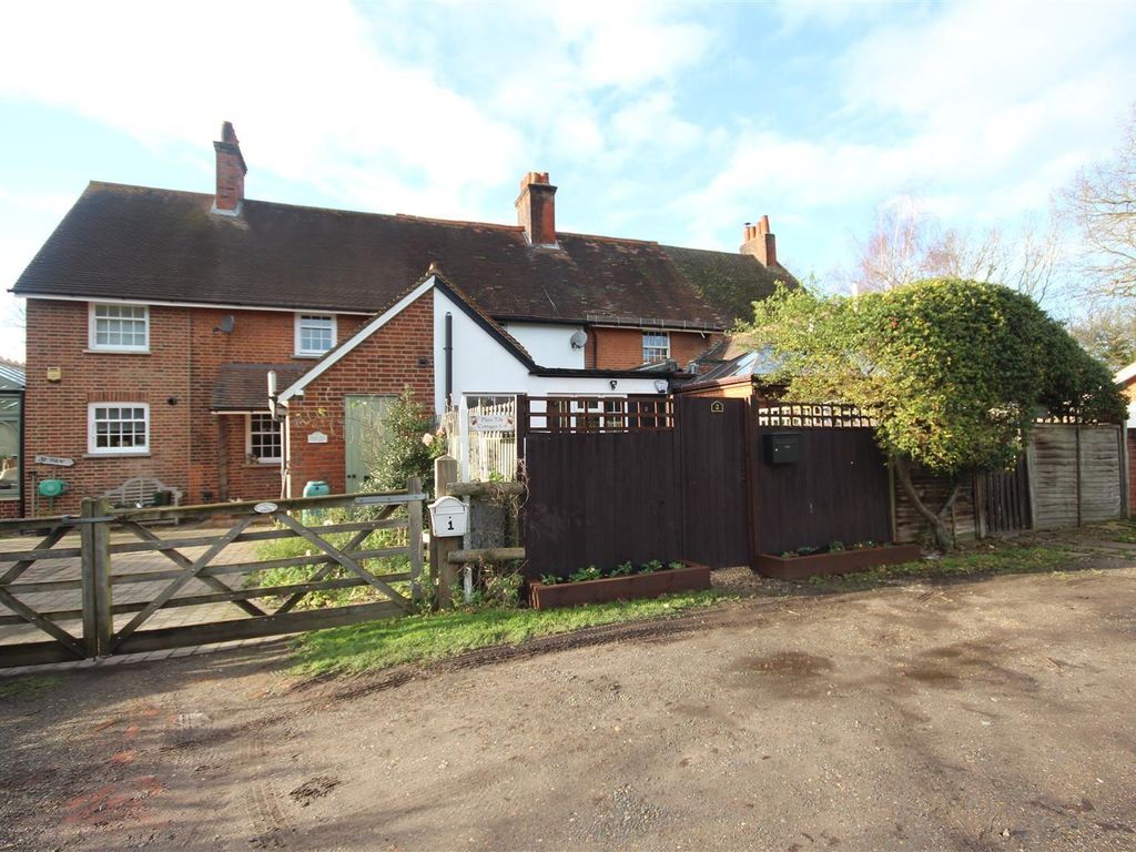 2 bed cottage for sale in Bird Lane, Upminster RM14, £425,000 Zoopla