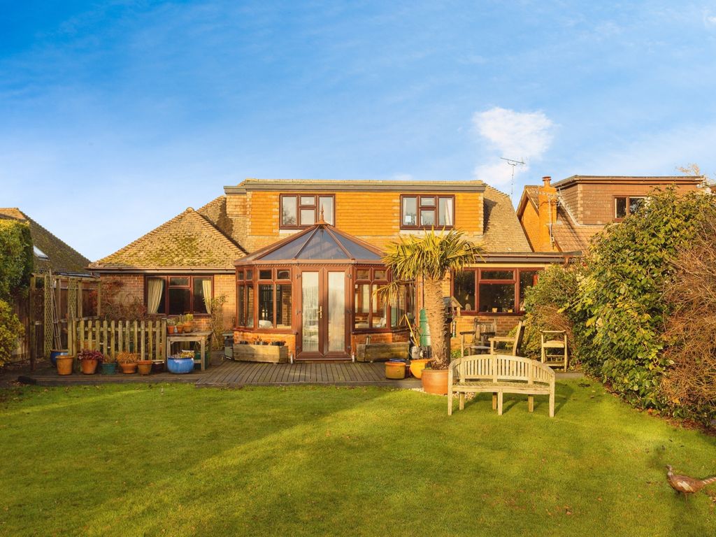 4 bed bungalow for sale in Union Street, Flimwell, Wadhurst, East