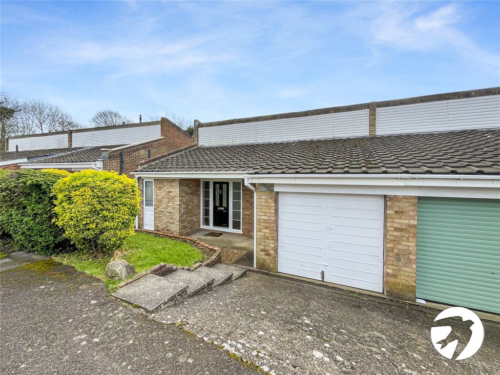 4 bed semidetached house for sale in Hill Chase, Walderslade, Kent ME5