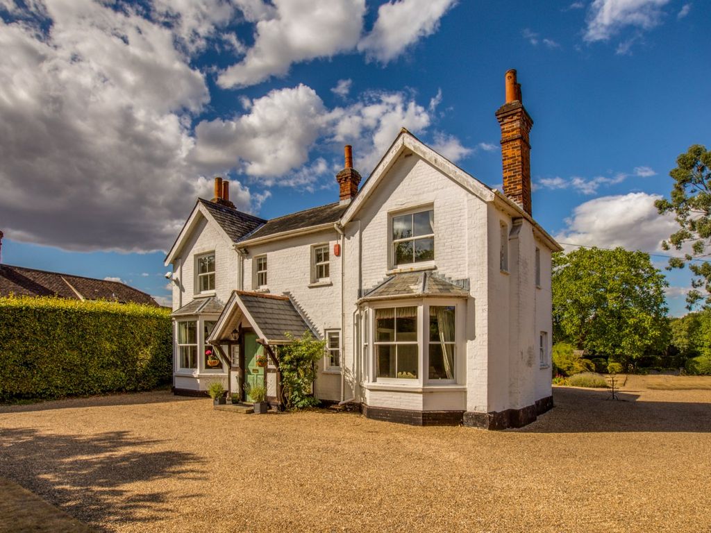 4 bed detached house for sale in Parish Lane, Farnham Common, Slough