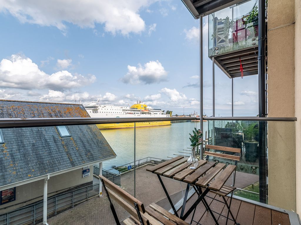 2 bed flat to rent in West Quay, Newhaven BN9, £1,990 pcm Zoopla