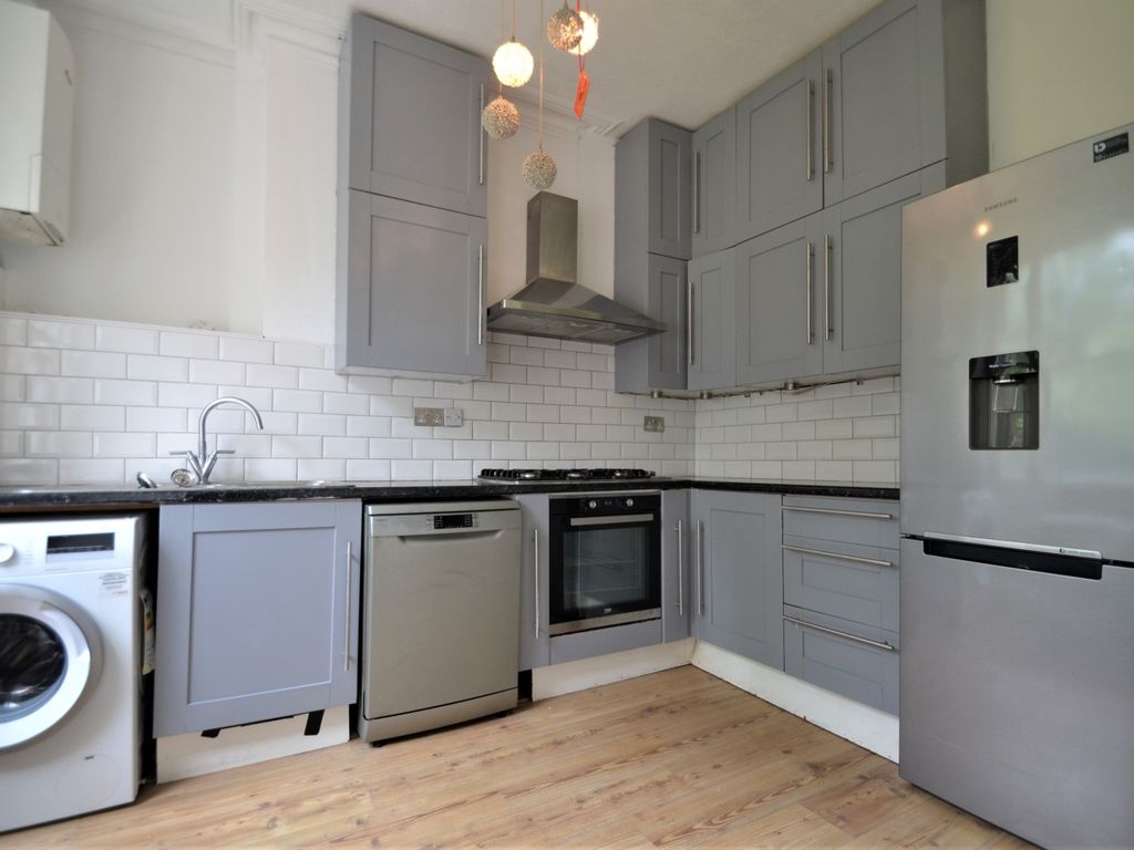 2 bed flat to rent in Slaithwaite Road, London SE13, £1,650 pcm Zoopla