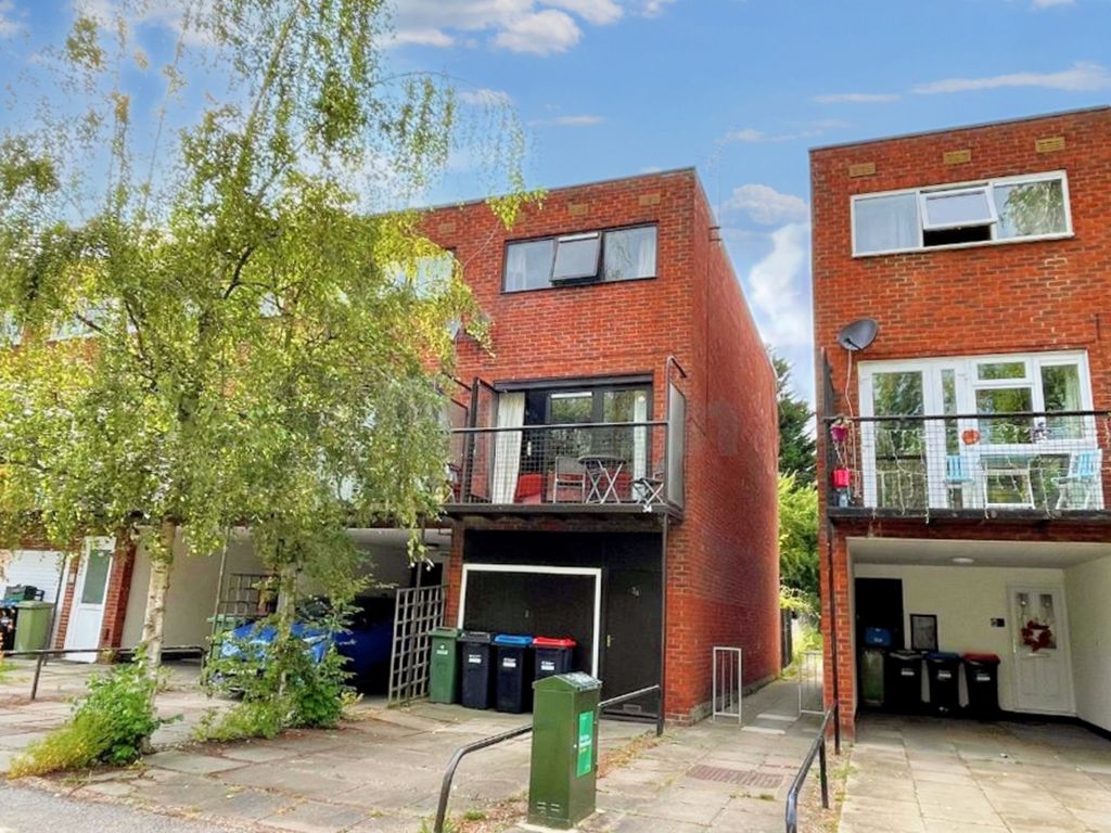 3 bed end terrace house for sale in Waterside, Peartree Bridge, Milton Keynes, Buckinghamshire