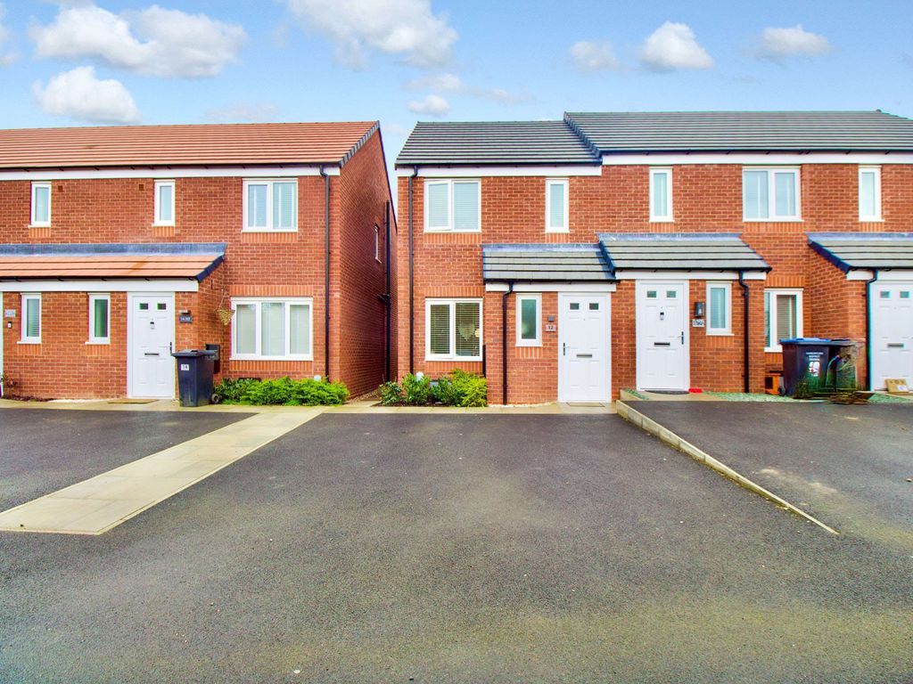 2 bed end terrace house for sale in Smith Close, Fleckney, Leicester