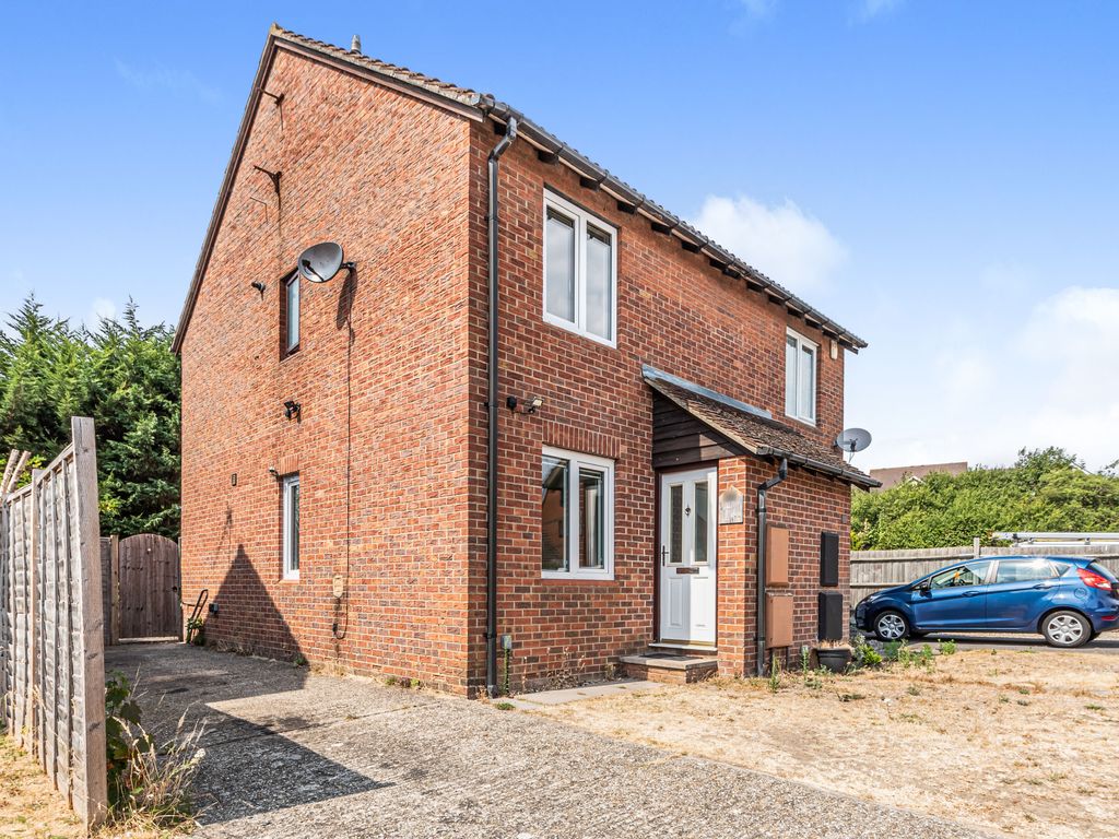 2 bed semidetached house for sale in Derrick Close, Calcot, Reading