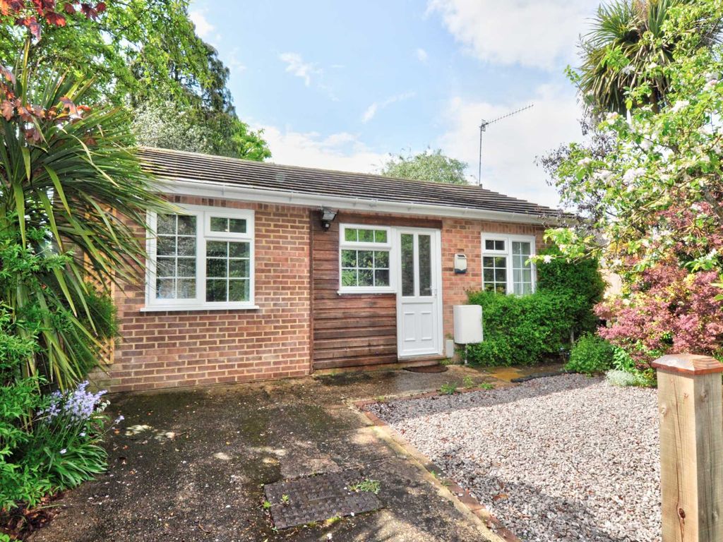 Studio to rent in Makins Road, HenleyOnThames RG9 Zoopla