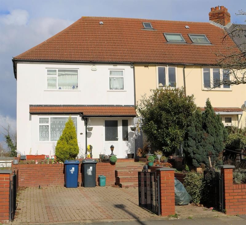 3 bed property for sale in Lynton Terrace, Lynton Road, West Acton