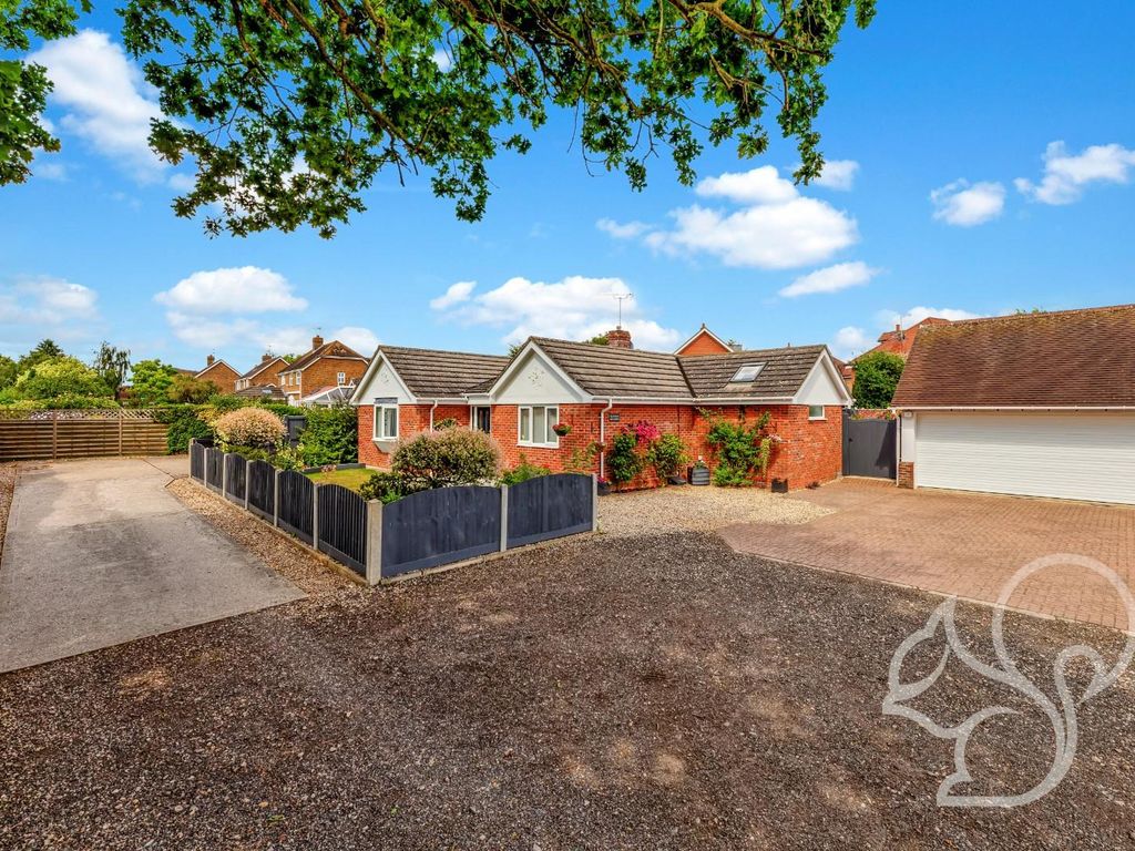 3 bed detached bungalow for sale in Gardens, Mile End